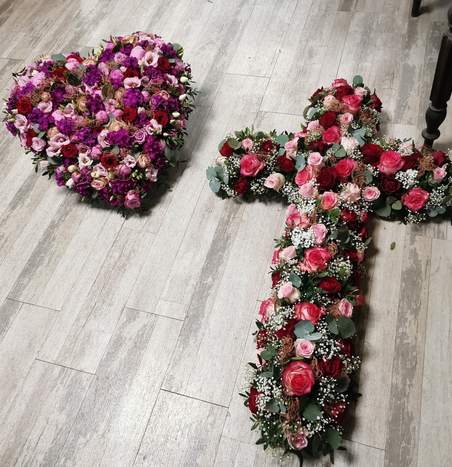 croix et coeur en fleurs